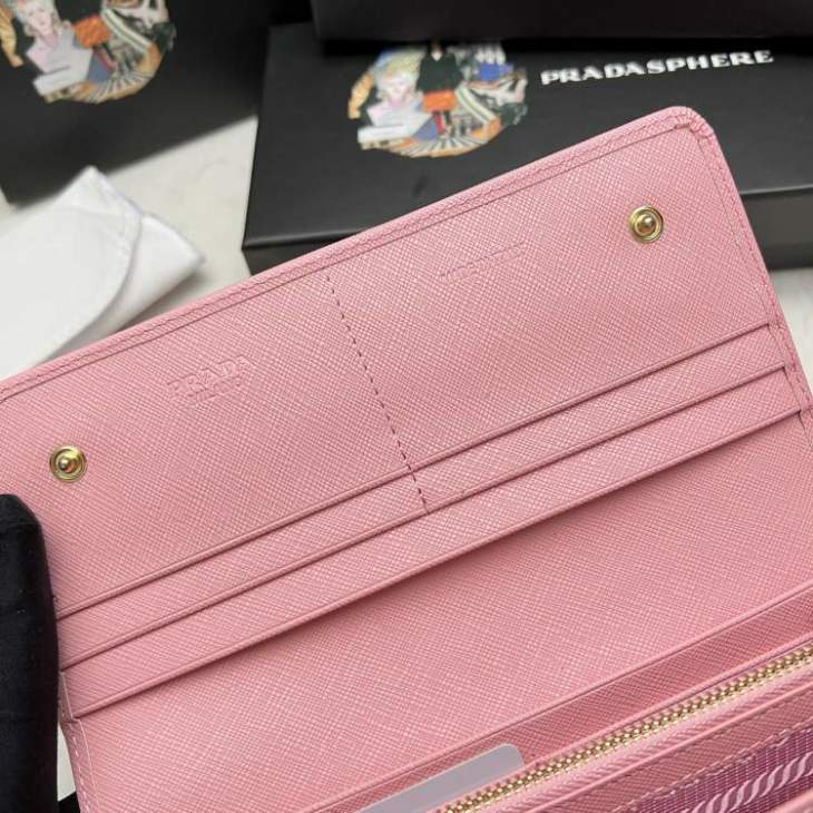 Picture of Prada Wallets _SKUfw167306193fw
